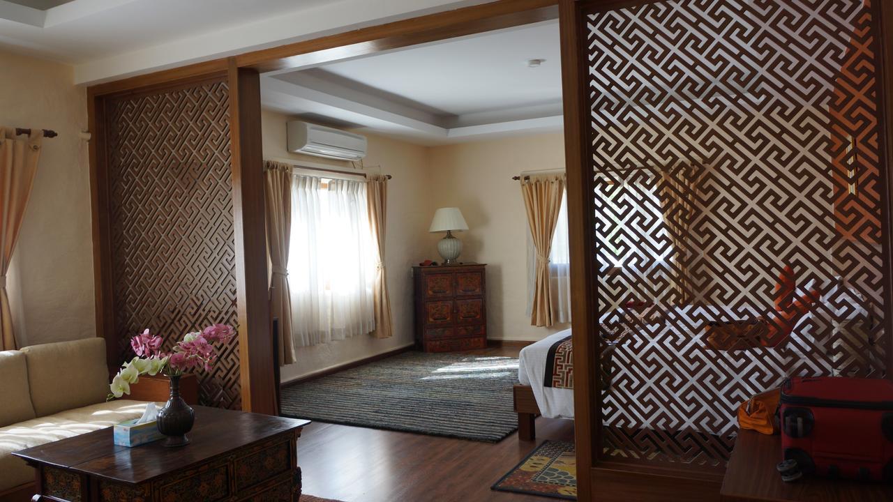 Royal Mustang Resort Nāmbo Esterno foto